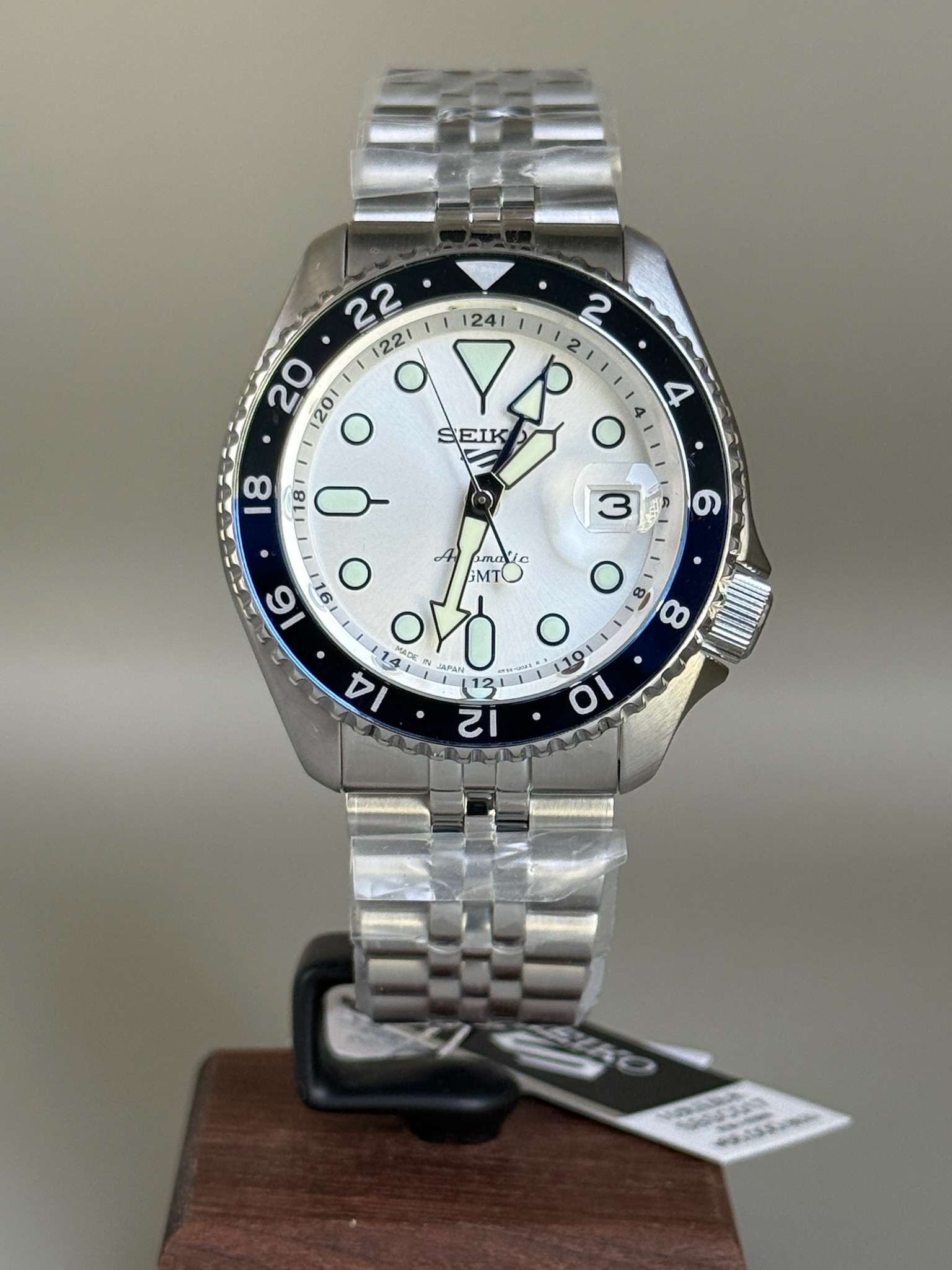 IMG_6270 Seiko SKX 5 Sports White GMT SBSC017 (JDM Edition) - Image 1