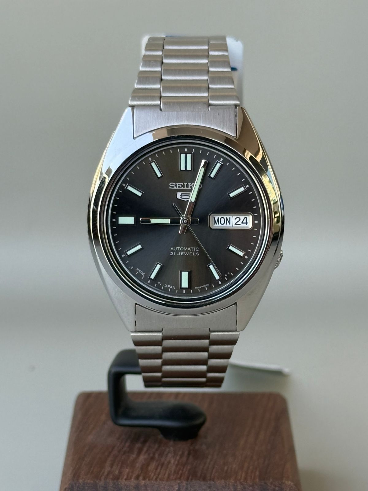 WhatsApp Image 2026-01-02 at 3.58.19 PM (1) Seiko 5 Automatic 21 Jewels Black Sunburst Dial SNXS79 | SNXS79K1 - Image 1